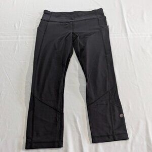 Lululemon Size 6 Black Wunder Under Cropped Leggings With Side and Back Pockets